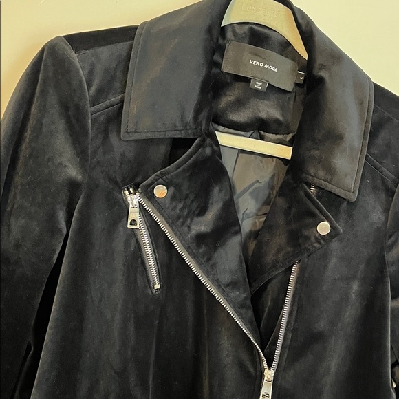 VERO MODA NWOT Black Velvet Moto Jacket Lined, Size M - Picture 4 of 13